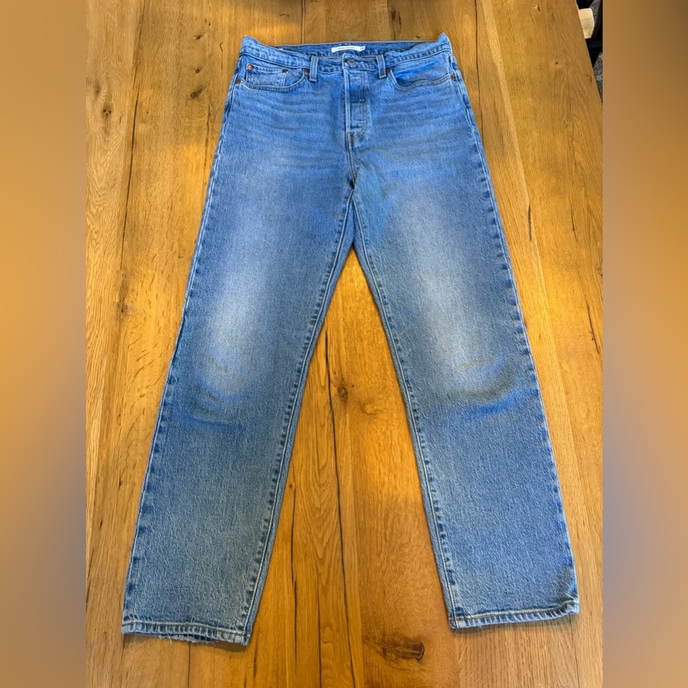 Levi's Wedgie Straight Fit Women's Jeans size 29x30 Light Wash